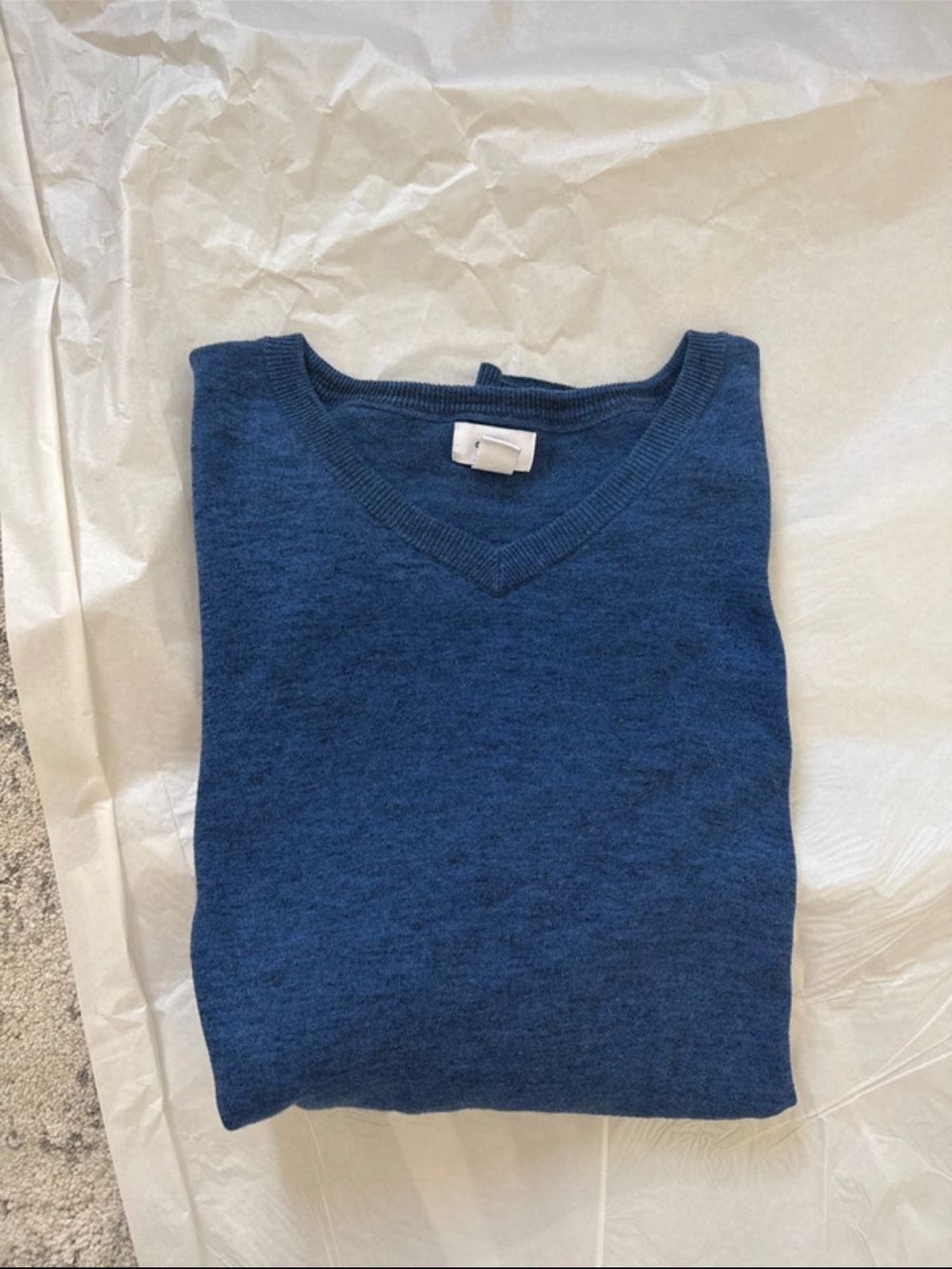Old Navy Men's V-Neck Sweater in Navy Blue